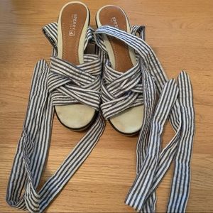 Speedy Pinstripe Tie-up Wedges